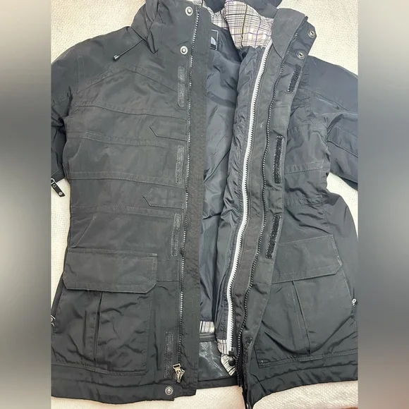 The North Face Women’s Black 2-in-1 Jacket – Size MDetachable Hood